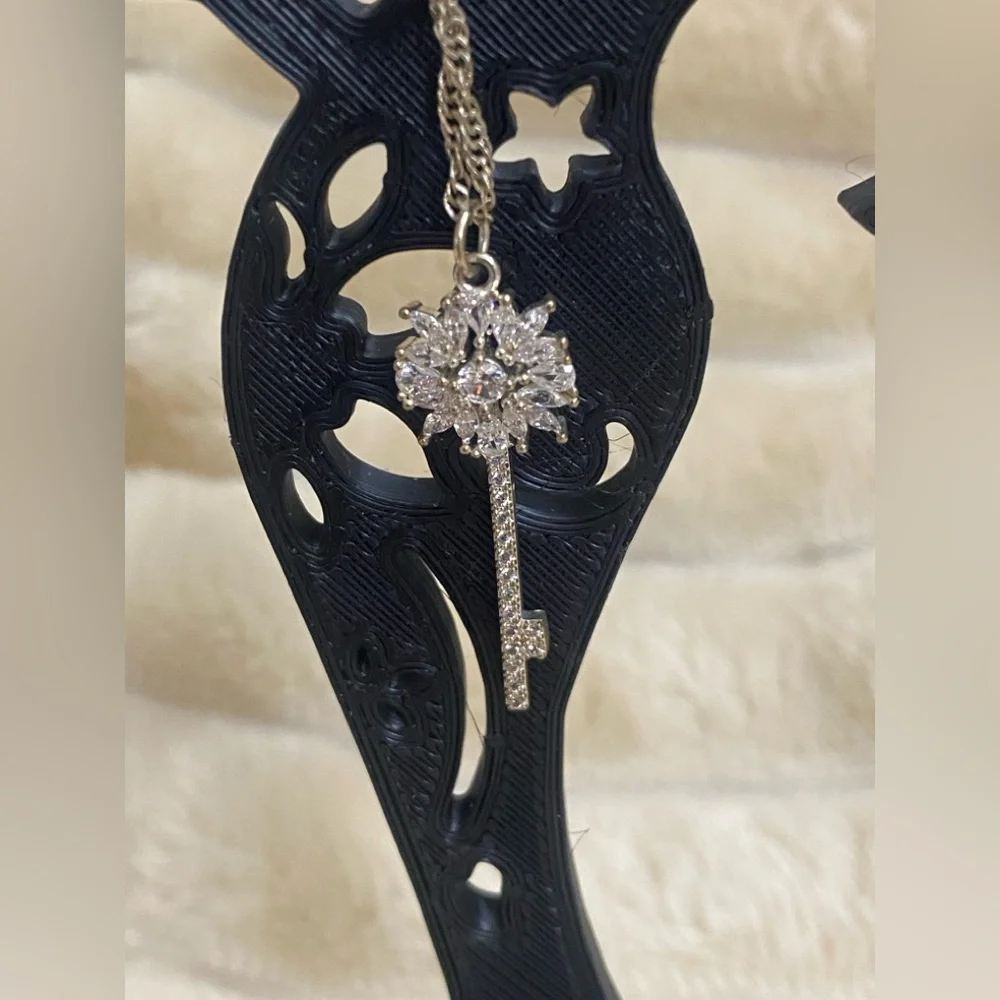 Claire’s Vintage Silver Sparkling Crystal Starburst Key Pendant Necklace